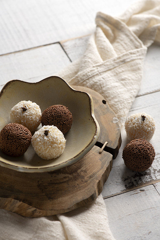 Brigadeiro，和beijing ho，传统的巴西甜品。